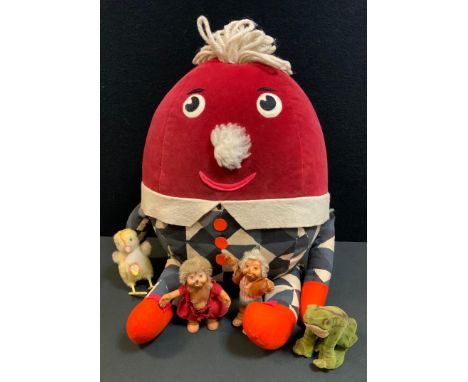 A pair of Steiff miniature figure, Mecki and Micki;  other animals;  a large Humpty Dumpty (5) 