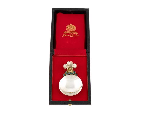 By Stuart Devlin, a modern commemorative parcel-gilt silver and enamel caddy spoon, London 1985, circular bowl, the handle wi