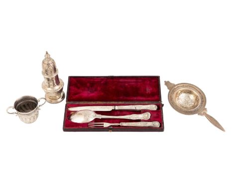 A mixed lot of silver items, comprising: an Edwardian Irish tea strainer by Edmond Johnson Ltd, Dublin 1902, a small George I