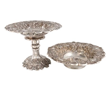 A George IV silver dish,by Robert Gainsford, Sheffield 1825,circular form, pierced and embossed foliate scroll and trellis de