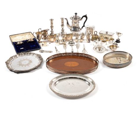 A mixed lot,comprising silver items: a pair of sauce boats, (a.f), a pair of bun pepper pots, two further pairs of pepper pot