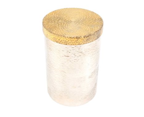 By Stuart Devlin, a modern parcel-gilt silver cigarette box, London 1977, also with the Jubilee mark,  cylindrical form, text