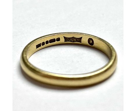 An 18ct hallmarked gold band ring, size J/K, weight 2.13g.