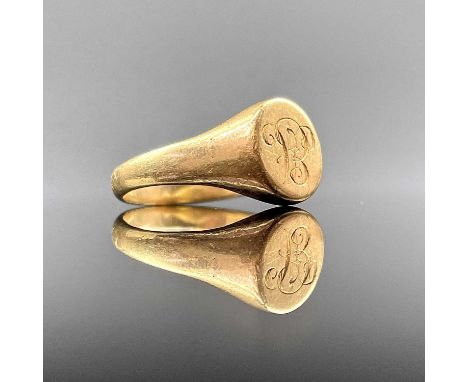 A high purity gold signet ring, size M, weight 5.3g.Condition report: There is an indistinguishable continental hallmark. Gen