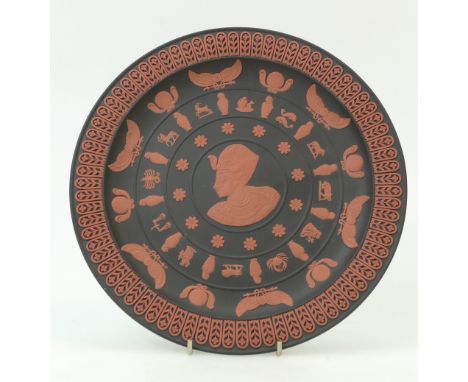 Wedgwood Egyptian plate decorated with Tutankhamun in terracotta and black jasper with portrait of Josiah Wedgwood, diameter 