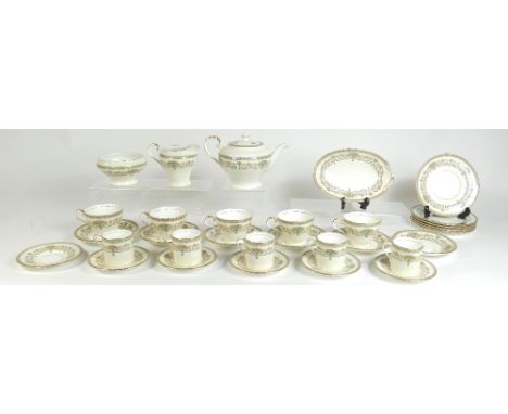 A collection Aynsley Henley patterned tea &amp; dinner ware including cups, saucers, side plates, coffee cans, etc (32 piece)