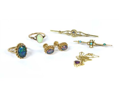 An assortment of gold jewellery, to include a single stone opal ring, the oval cabochon opal rub set to split shoulders and a