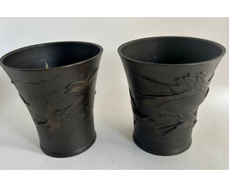 A pair of Japanese bronze vases (2)