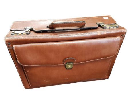 VINTAGE BRIEFCASE 