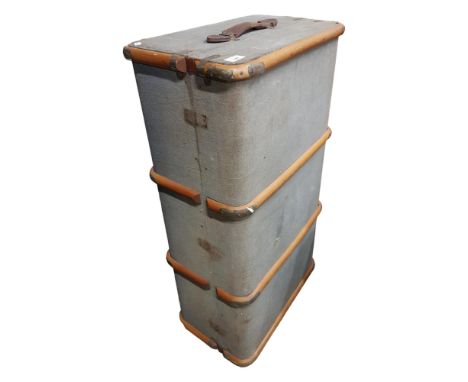 ANTIQUE TRAVEL TRUNK 