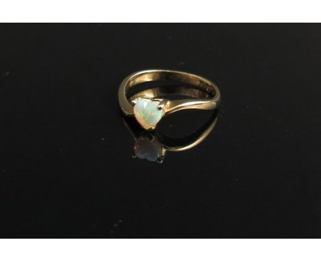 A 9ct gold opal heart ring 