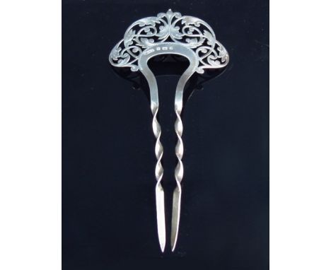 An A&J Zimmerman Ltd silver hair comb, Birmingham 1901, 10g