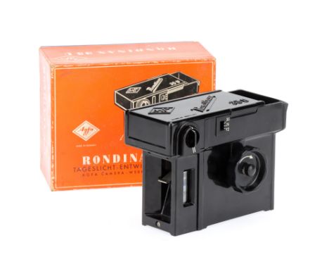An Agfa Rondinax 35 U 35mm Film Developing Tank, black, in G-VG condition, belt in G condition, thermometer appears approxima