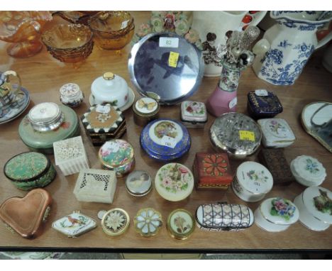 A selection of trinket and jewellery containers and boxes