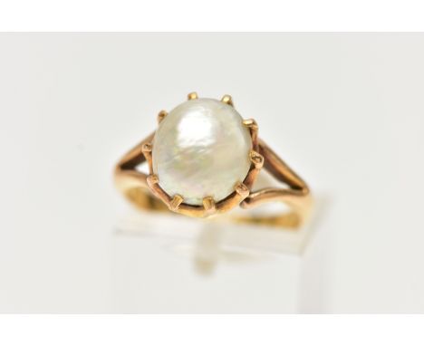 AN EARLY 20TH CENTURY PEARL RING, the pearl measuring approximately 10.2mm by 8.9mm (depth 8.8mm), pearl untested, within a t