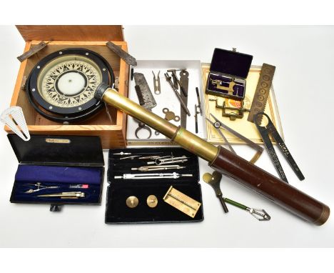 A MID 20TH CENTURY JAPANESE SHIPS COMPASS HOUSED IN AN OAK CASE, the black lacquered compass in gimbal stamped D7770, the dia