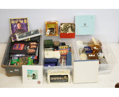 Mixed collectables to include Paddington Bear, Doctor Who books, Star Trek scene it game, Royal Air Force ground crew support