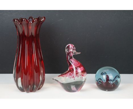 Whitefriars ruby ridged vase c.1980, H 22cm together with Wedgewood glass paperweight in the form of a duck and a Caithness '