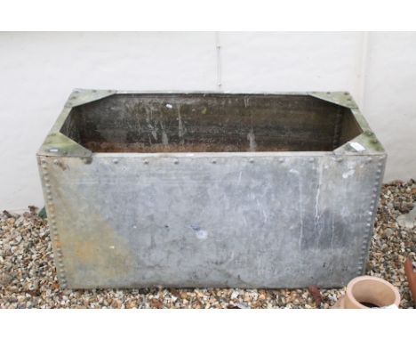 20th century galvanised steel studded water trough, H 62cm, W 121cm , D 61cm