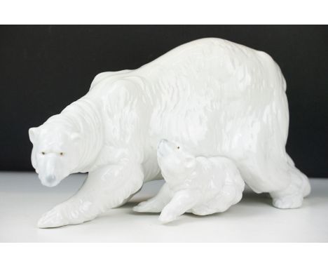 Large Nao polar bear with cubs figurine, 1984 edition, H 20cm, W 35cm