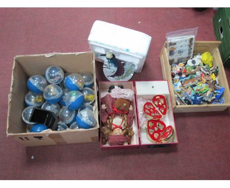 Disney Frozen Coronation Day Figure, doll, fridge magnets, pendant, toys in plastic balls, etc