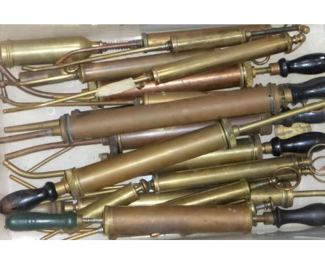SIXTEEN MANUAL GREASERS.  Most are veteran period with brass cylinders, various sizes and needle ends. (16) A/F. 