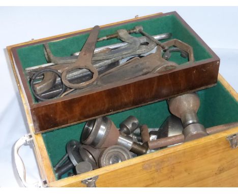 A BOX OF ROLLS-ROYCE AND OTHER TOOLS.  To include hub pullers, 'C' and other spanners, E6257, e6257, e52195, U1805,e52165, T1