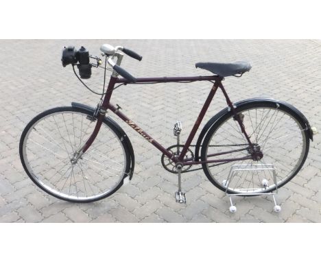 A SELBACH GENTLEMAN'S SPORTS BICYCLE.  A mid 1920s 23-inch machine with track and road gearing, Bluemel black mudguards, flat