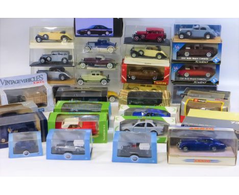 MODEL COLLECTION. An assortment of plastic boxed models, most 1:42nd scale and larger, various marques and manufacturers. App