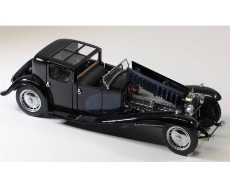 A 1930 BUGATTI ROYALE by Franklin Mint, 1:16th scale model depicting the Coupé Napoleon, displayed in a plastic/glazed case (