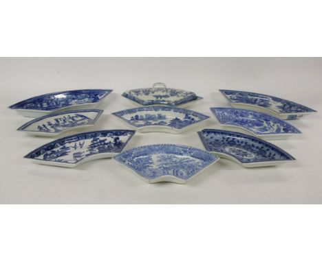 A quantity of late 18th century/early 19th century blue and white transfer printed segment dishes, to include pearlware examp