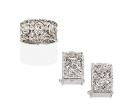 DIAMOND RING AND EARRING SUITEOval and brilliant-cut diamonds, of textured finish, diamonds approx. 2.15cts total, lengths: r