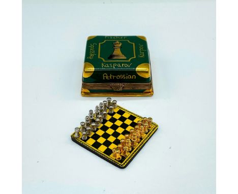 A mini chess box with a chess set inside. Hand painted emerald-green with the names of the world famous chess players in gold