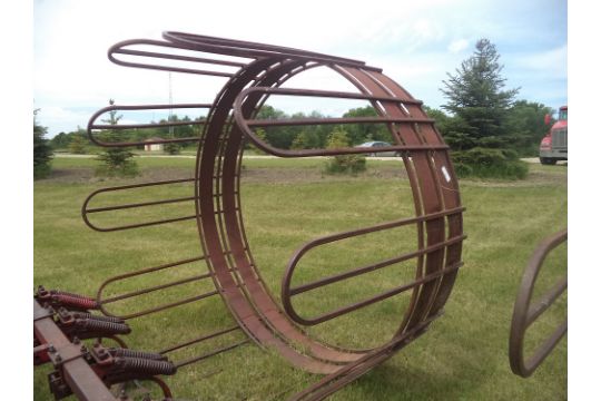 Choice Of Lots 20 21 Tombstone Round Bale Feeder