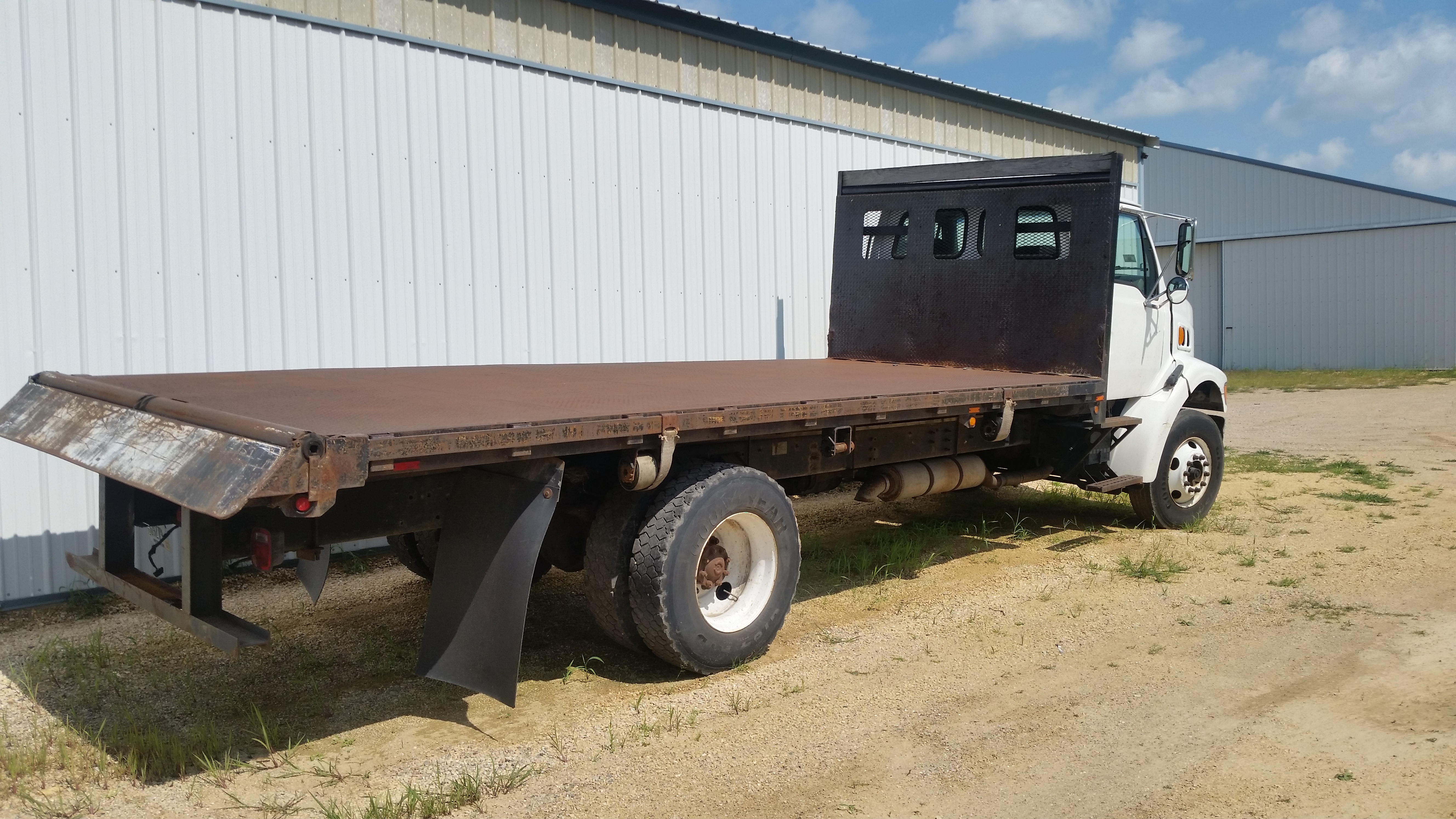 FORD 850 20 FT FLATBED TRUCK CAT DIESEL ENGINE, SIX SPEED TRANSMISSION ...