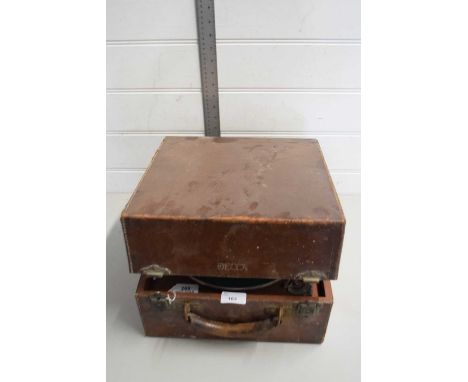VINTAGE DECCA PORTABLE GRAMOPHONE IN LEATHER MOUNTED CASE