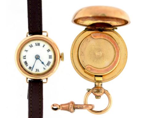 A 9CT GOLD LADY'S WRISTWATCH, LONDON 1927, A 9CT GOLD SPLIT RING FROM AN ALBERT AND A LATE VICTORIAN GOLD PLATED SOVEREIGN CA