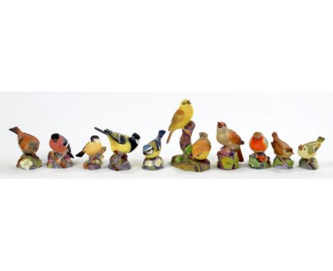 NINE ROYAL WORCESTER MODELS OF SINGLE BIRDS AND A GROUP OF YELLOW HAMMERS, 12.5CM  H, BLACK PRINTED MARK AND TITLE 