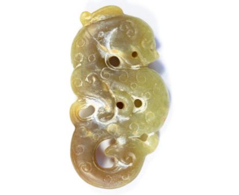 A CHINESE CARVED JADE DRAGON PENDANT, 6.5CM