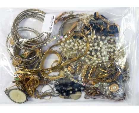 MISCELLANEOUS VINTAGE AND MODERN COSTUME JEWELLERY