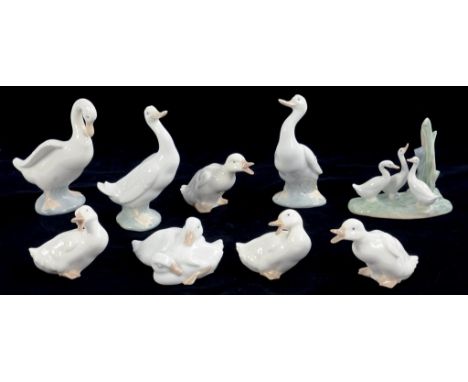 NINE NAO PORCELAIN MODELS AND GROUPS OF DUCKS, VARIOUS SIZES, PRINTED MARKS (WITH BOXES)