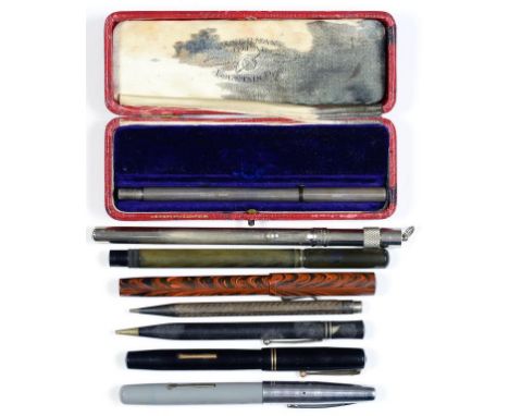 A WATERMAN'S SILVER IDEAL FOUNTAIN PEN AND CAP, OF NARROW REEDED DESIGN, HALLMARKED LONDN 1914 AND SEVERAL OTHER VINTAGE PENS