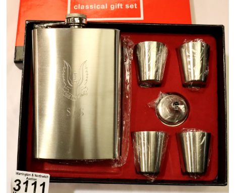 New boxed hip flask and cups, engraved with Parachute Regiment logo. P&amp;P Group 1 (£14+VAT for the first lot and £1+VAT fo