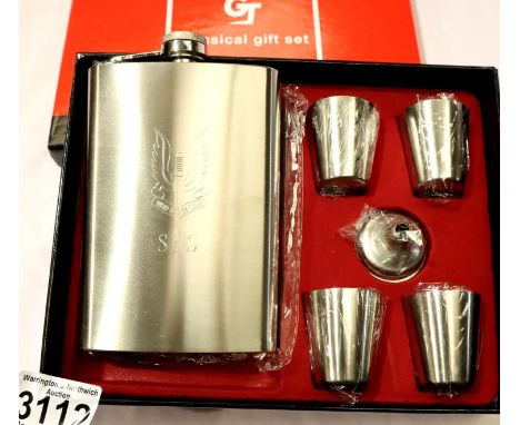 New boxed hip flask and cups, engraved with Parachute Regiment logo. P&amp;P Group 1 (£14+VAT for the first lot and £1+VAT fo