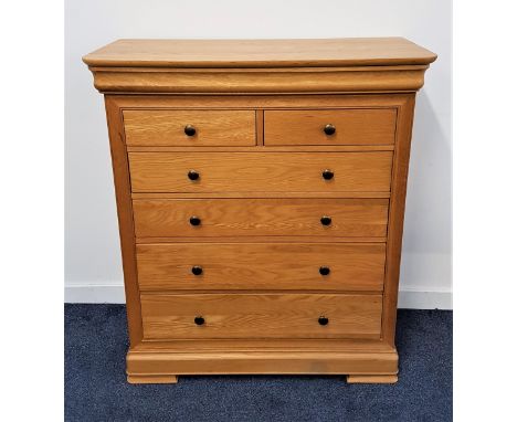 WILLIS & GAMBIER LIGHT OAK CHEST OF DRAWERSwith a moulded top above a cushion frieze drawer with two short and four long grad