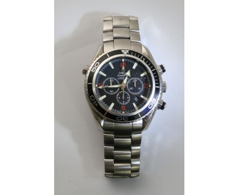 A gents Omega Seamaster Co-Axial chronometer wristwatch with three subsidiary dials and date aperture, each quarter presentin