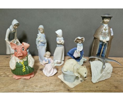 A selection of ornaments to include Lladro, Nao, Franklin Eva Dakbergm Wade, Leonardo Collection, Cascades and Hoselton sculp