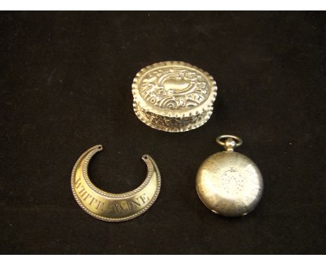 An Edwardian engraved silver Sovereign Case, Birmingham 1901; a silver oval Pill Box with hinged cover and embossed decoratio