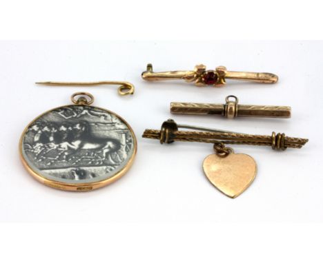 Two 9ct gold brooches, 9ct gold portrait pendant, etc W. 13.6g.