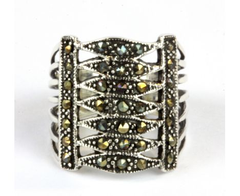 A 925 silver and marcasite ring, W. 18.4g (T).